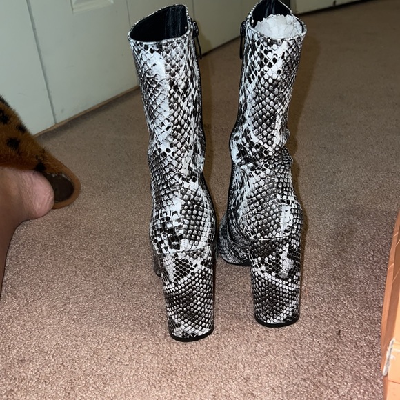 Snakeskin boots - Picture 3 of 5
